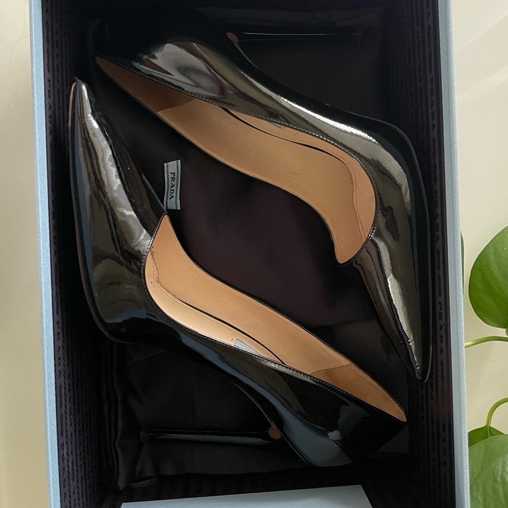 Prada Pumpsđź–¤ - Picture 3 of 7
